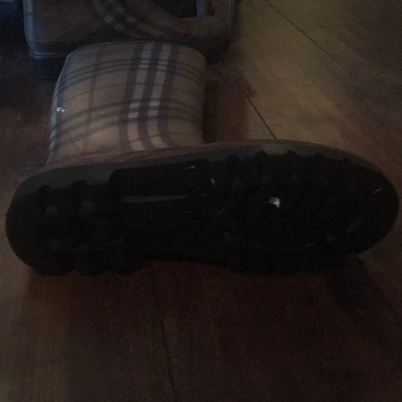 💯 Burberry rain boots - Picture 3 of 4